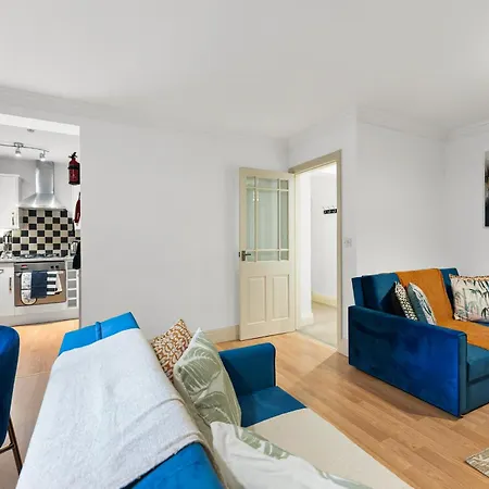 Apartment 30 Percent Off Stylish Abode